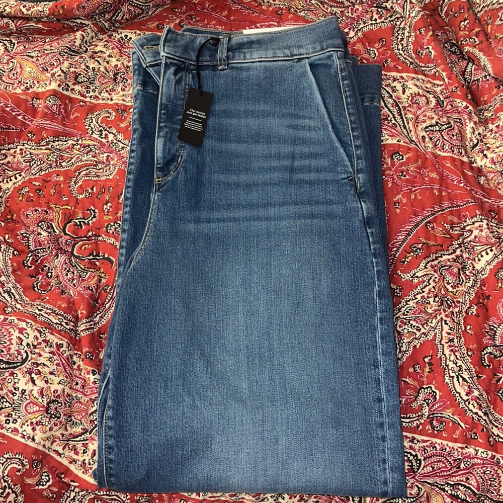 BRAND NEW WITH TAGS WIDE BOTTOM ANN TAYLOR JEANS 💛